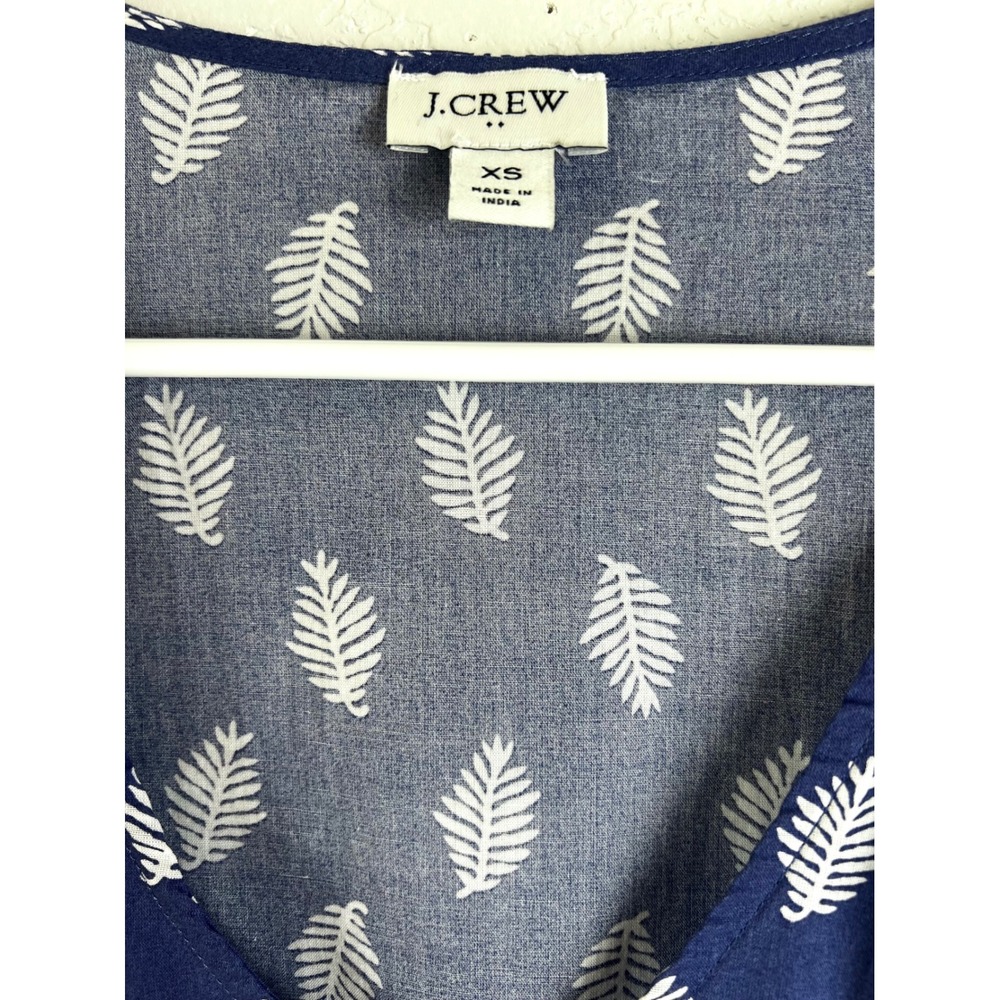 J. Crew Smocked Neck Leaf Print Top Blouse Size XS Short Sleeve V-neck‎ - Picture 2 of 7